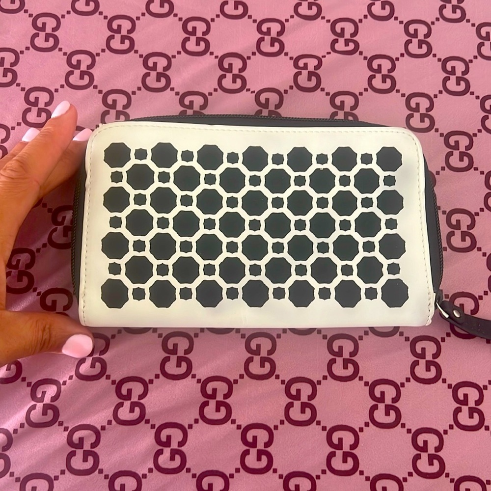 Vera Bradley wallet w/hexagon design